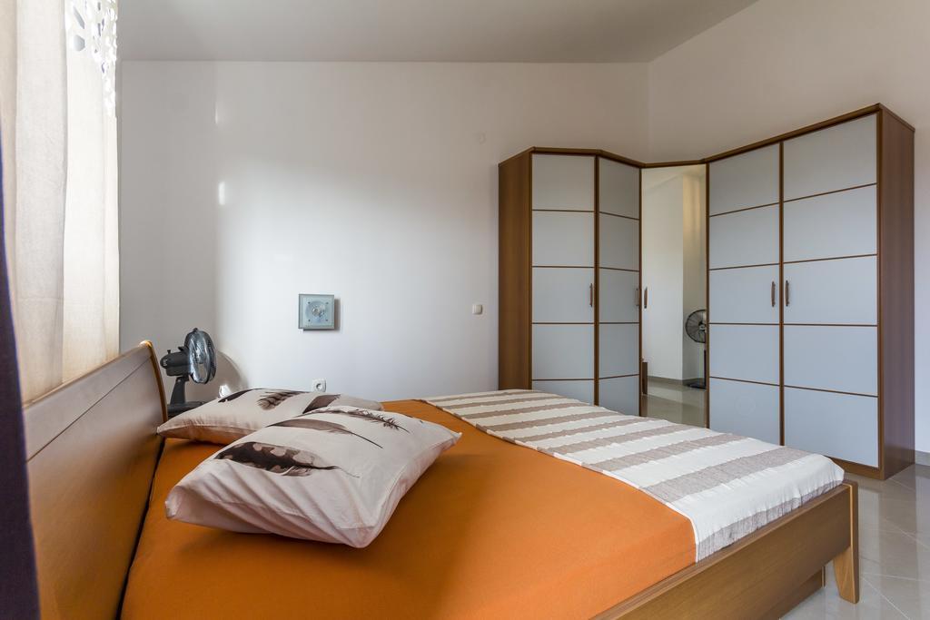 Apartments Gloria Ližnjan Exterior foto