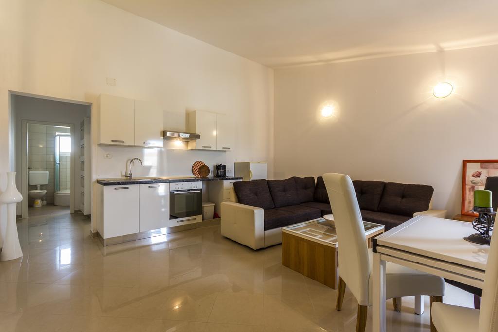 Apartments Gloria Ližnjan Exterior foto